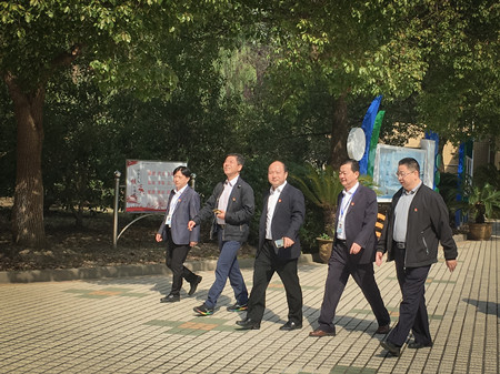 平湖市長調研交校2(鐘春芳)_副本.jpg 平湖市長調研交校2(鐘春芳)_副本.jpg