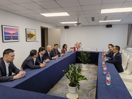 市總工會慰問勞模嚴(yán)安翔2(鄒律)_副本.jpg 市總工會慰問勞模嚴(yán)安翔2(鄒律)_副本.jpg